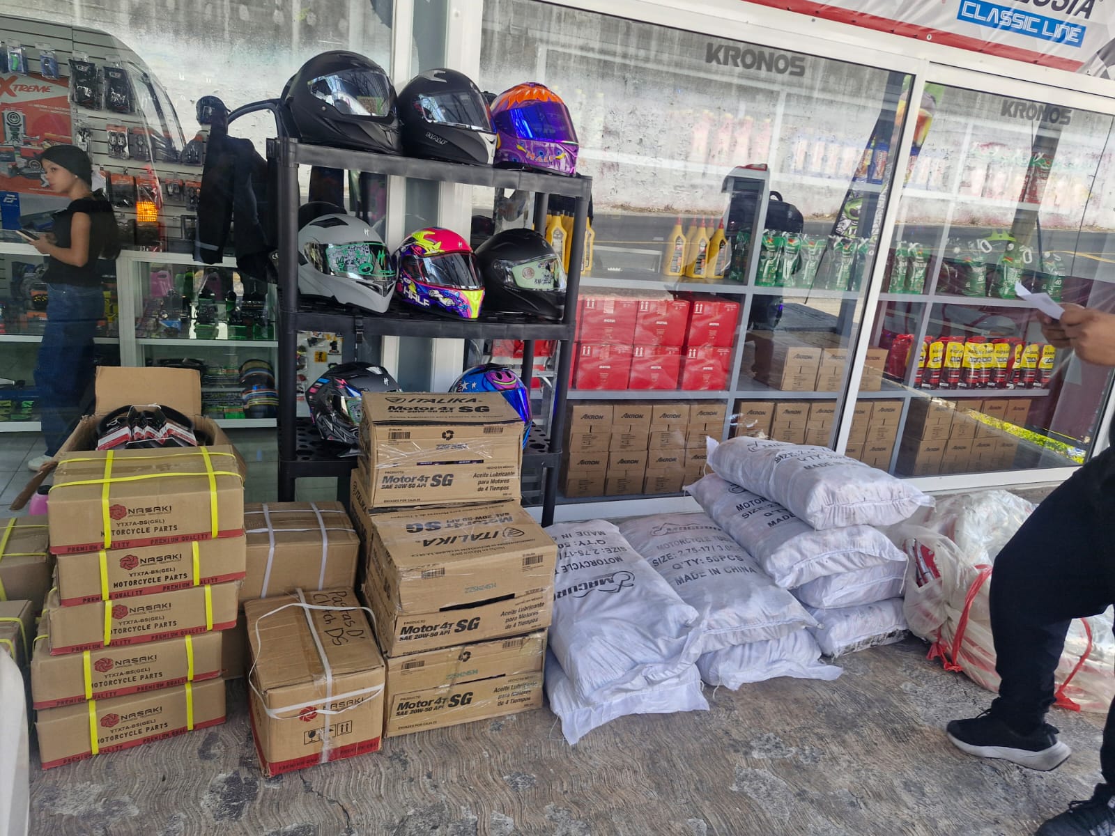 Cascos y pedidos de refacciones en MCBROSS Temixco